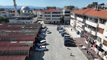 Akçay Mahallesi’nde Kapalı Pazaryeri Etrafı Yenilendi