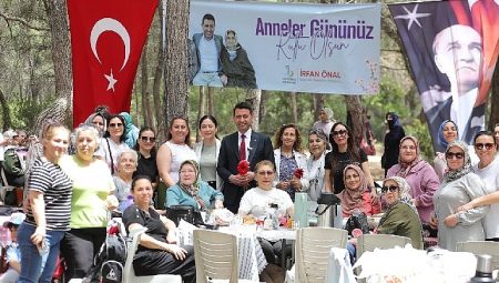 Bayraklı’da Anneler Günü Kutlaması