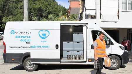 Büyükşehir Belediyesi Manavgat Aşevi muhtaçlık sahiplerinin yanında olmaya devam ediyor