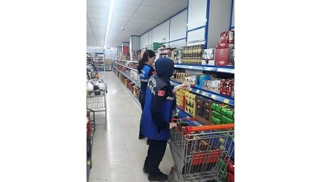 Büyükşehir zabıtasından market kontrolü