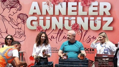 Büyükşehir’den ‘Annelere’ 25 bin çiçek