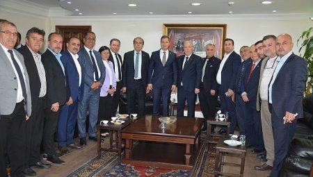 Deniz Yücel’e esnaftan sıcak karşılama