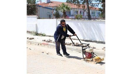 Didim Belediyesi, ilçe genelinde başlattığı yol imal çalışmalarını tüm süratiyle sürdürüyor.