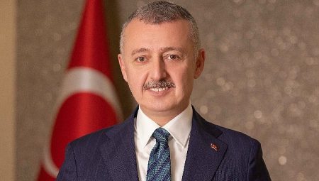 “Gençlerimiz istiklalimizin ve istikbalimizin teminatıdır”