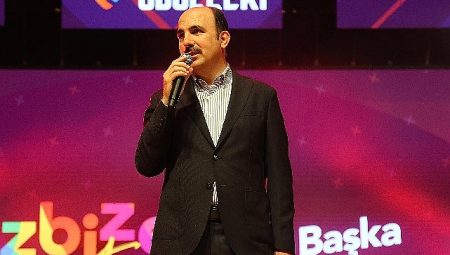 Lider Altay Gençlik Meclisi Topluluk Mükafatları “Biz Bize Fest Bi Başka” Programının Açılışına Katıldı
