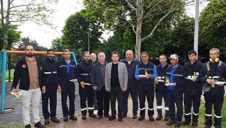 Lider Erkan Aydın 1 Mayıs’ta işçilerin yanında