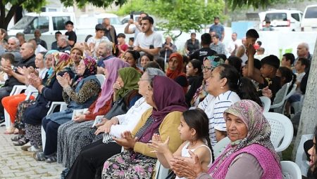 Lider Ertaş 47 mahalle 42 noktada halkla buluştu