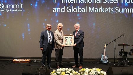 Steel Summit 2025’te demir çelik dalının geleceği masaya yatırıldı.