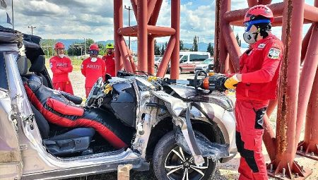 Büyükşehir İtfaiyesi’nden AKUT’a eğitim dayanağı