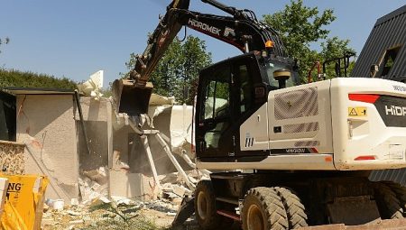 Hasanağa’da kaçak villalar yıkıldı