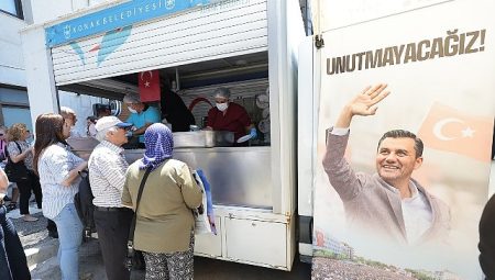 Konak’tan Ferdi Zeyrek anısına yemek ikramı