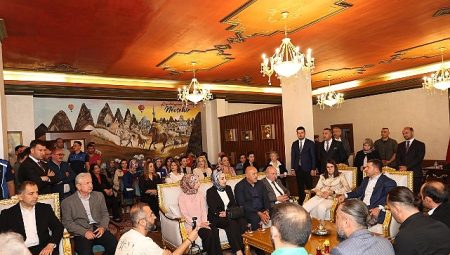 Lider Arı, Vatandaşlarla ve Çalışanla Bayramlaştı