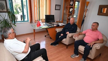 Lider Topaloğlu’ndan Ömür Hastanesi’ne teşekkür plaketi