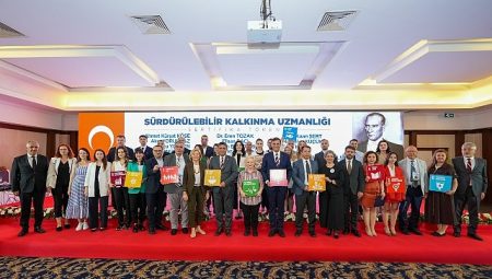 Lider Zeyrek: “Zirvede ortaya çıkan fikirler, Manisa’nın geleceği için bir aksiyon rehberine dönüşecek”