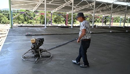 Tekirova kapalı pazar yerinde çalışmalar sürüyor