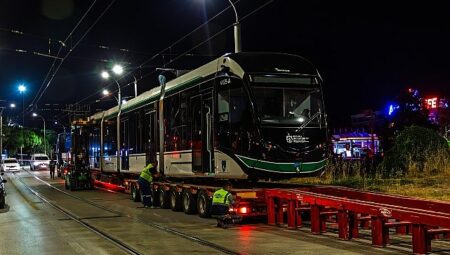 7.tramvay da raylarla buluştu