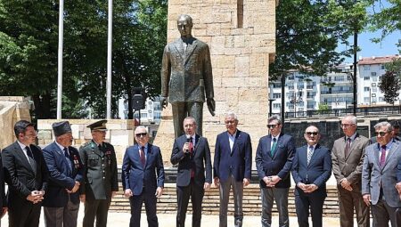 Atatürk Anıtı’nın Etraf Düzenlemesi Tamamlandı…