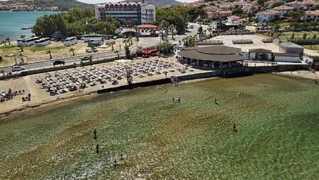 Ayvalık Belediyesi plajlarında göndere “Mavi Bayrak” çekildi…