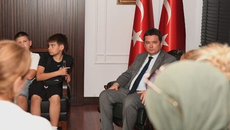 Bosnalı öğrencilerden Lider Aydın’a ziyaret