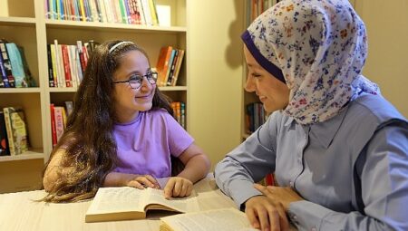 Bucalı Avşin Cumhuriyet Kütüphanesi ile hayaline yürüyor