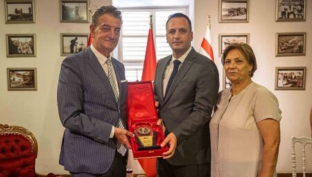 Hüsnü Bozkurt’tan Lider Eşki’ye ziyaret: “Gençlerle umut büyüyor”