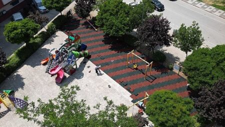 İnegöl’de 7 Mahallede 22 Parkın Tabanı Yenileniyor