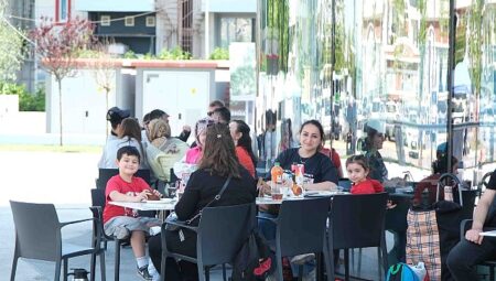 İzmit’in kalbi bu meydanda atıyor