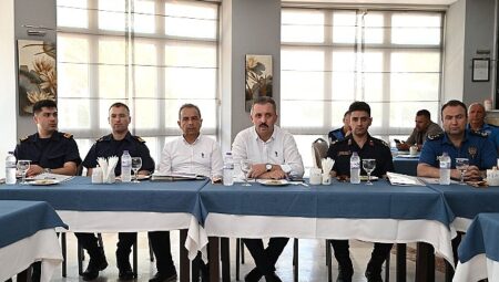 Kemer’de turizm dönemi güvenlik ve kontrol toplantısı