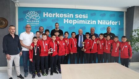 Lider Şadi Özdemir başarılı atletleri ağırladı