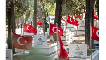 Lider Tugay 15 Temmuz şehitlerini andı