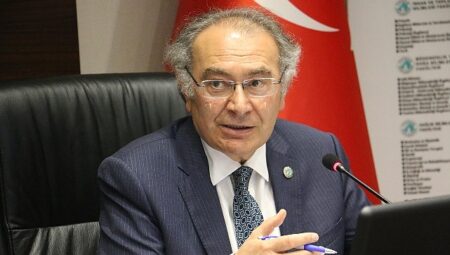 Toplumsal fobiler ergenlikte tepe yapıyor!