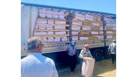Urla Belediyesinden Zeytineli’ne 19 Ton Saman Dayanağı