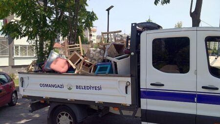 Zabıtadan kaldırım işgaline müdahale