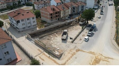 Atıl Vaziyetteki Boş Alan Otoparka Dönüşüyor
