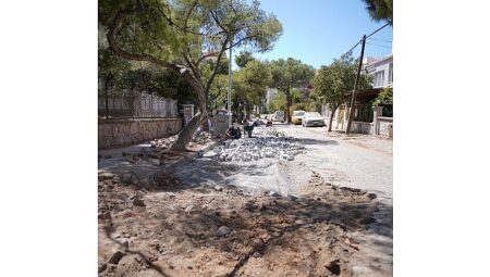 Ayvalık Belediyesi’nden 150 Konutlar Mahallesi’nde Yol Tamir Seferberliği