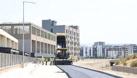 Balkan Mahallesi’nde yollar asfaltlanıyor
