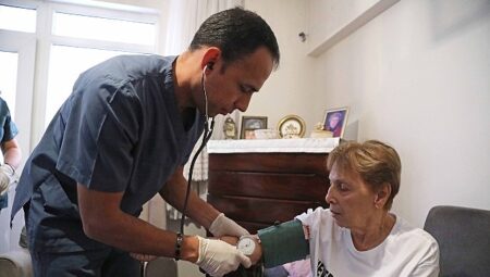 Çankaya Belediyesi’nin Konutta Bakım Hizmetleri Sürüyor
