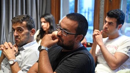 Dünya çapında muvaffakiyet elde etmiş teşebbüsçüler deneyimlerini gençlerle paylaşıyor