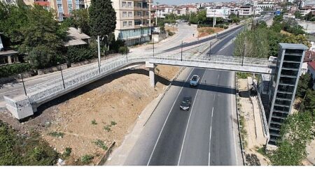 Gebze’deki üst geçit asansörüne bakım çalışması