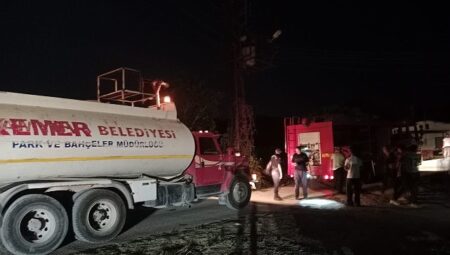 Kemer Belediye takımlarından trafo yangınına müdahale