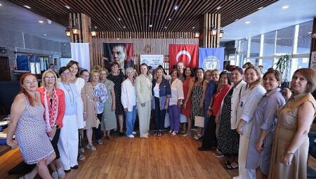 Lider Keyifli, geleceğin bayan başkanlarıyla buluştu