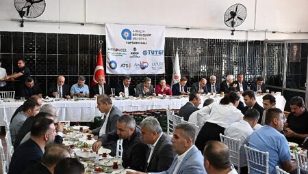 Lider Vekili Özdemir Antalya Toptancı Hali’nde