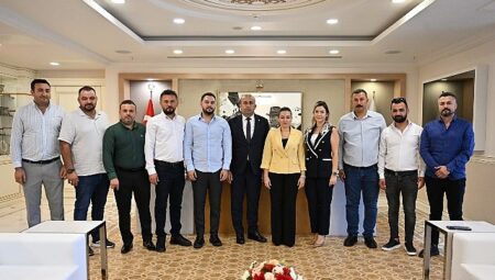 Lider Vekili Özdemir STK ve muhtar temsilcilerini ağırladı