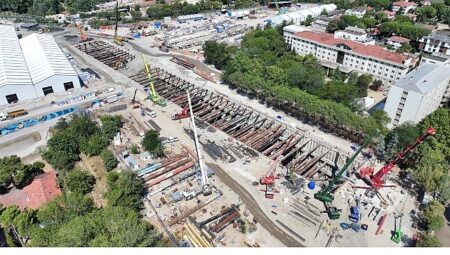 Metro tünelini açacak dev köstebekler geldi!