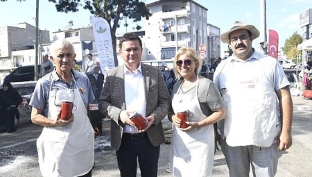 Osmangazi Belediyesi’nden vatandaşlara salça takviyesi