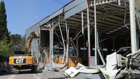 Tahtalı Mahallesi’nde 3 kaçak yapı yıkıldı