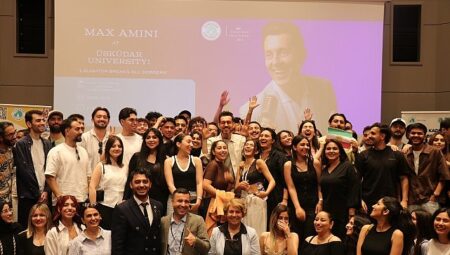 Ünlü komedyen Max Amini, Ebru için fırçayı eline aldı!