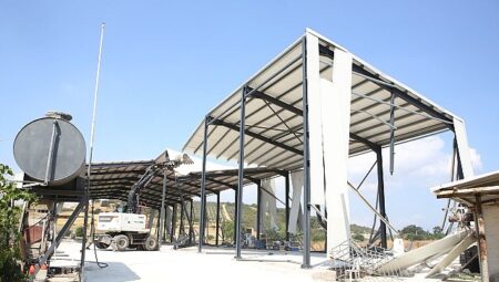 Yolçatı Mahallesi’nde kaçak iş yeri yıkıldı